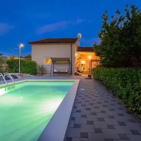 빌라 House Ograda By Istrialux Smoljanci