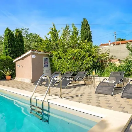 House Ograda By Istrialux Smoljanci