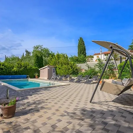 빌라 House Ograda By Istrialux Smoljanci